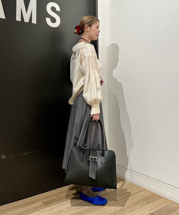 早川 萌子さんの「BEAMS WOMEN｜RBS / アーム タック ボートネック ブラウス」を使ったコーディネート