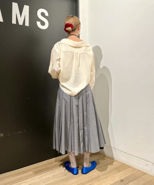 早川 萌子さんの「BEAMS WOMEN｜RBS / アーム タック ボートネック ブラウス」を使ったコーディネート