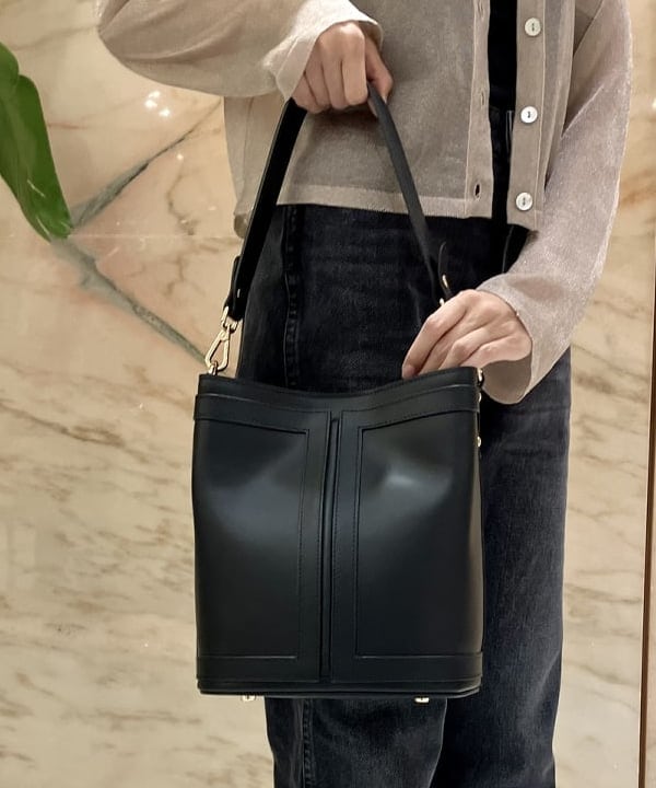 茂野 真楓さんの「BEAMS WOMEN｜BAUM UND PFERDGARTEN / グリッター ニットカーディガン」を使ったコーディネート