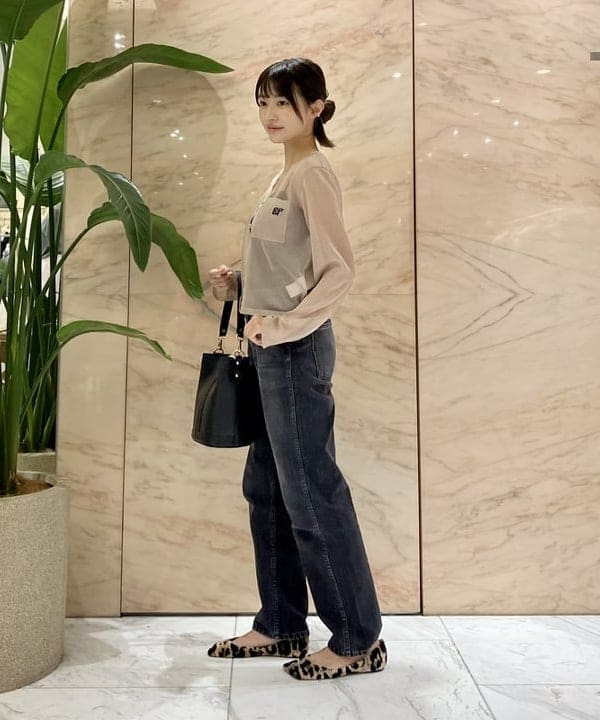 茂野 真楓さんの「BEAMS WOMEN｜BAUM UND PFERDGARTEN / グリッター ニットカーディガン」を使ったコーディネート