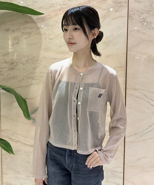 茂野 真楓さんの「BEAMS WOMEN｜BAUM UND PFERDGARTEN / グリッター ニットカーディガン」を使ったコーディネート