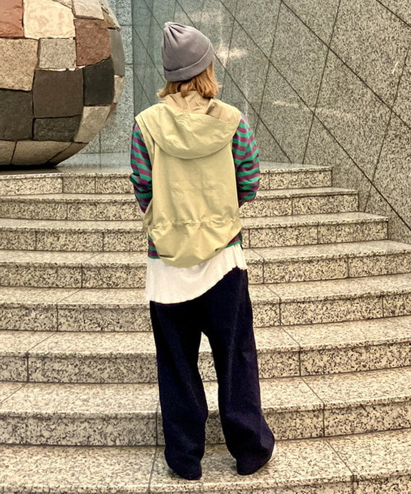 小原 もこさんの「BEAMS WOMEN｜マウンテン パーカー ベスト」を使ったコーディネート