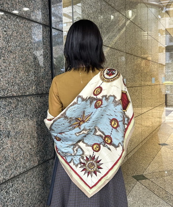 大槻 まひろさんの「BEAMS WOMEN｜AK+1 / ウール チェック フレアスカート」を使ったコーディネート