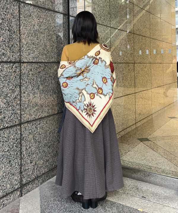 大槻 まひろさんの「BEAMS WOMEN｜AK+1 / ウール チェック フレアスカート」を使ったコーディネート