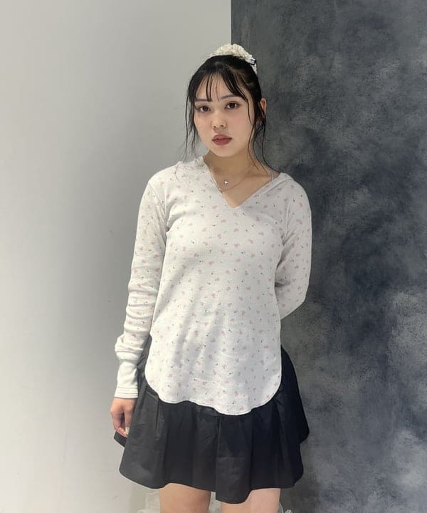 星野 真依さんの「BEAMS WOMEN｜フラワー サーマル パーカー」を使ったコーディネート