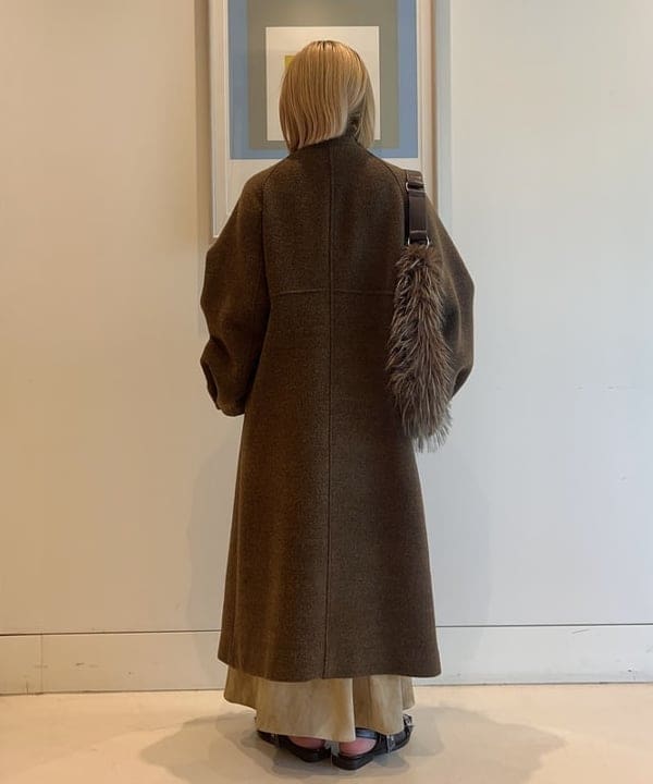 ナカノ アイさんの「BEAMS WOMEN｜ロング ファー バッグ」を使ったコーディネート