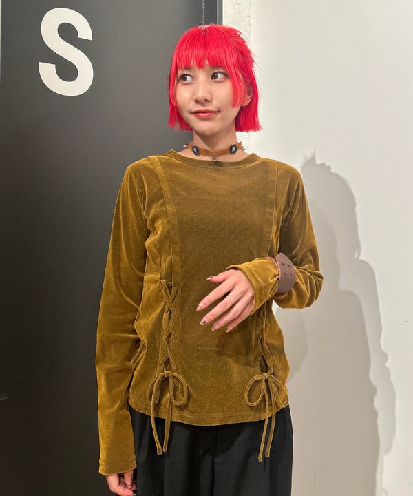 佐藤 亜美さんの「BEAMS WOMEN｜フロッキー レースアップ トップス」を使ったコーディネート