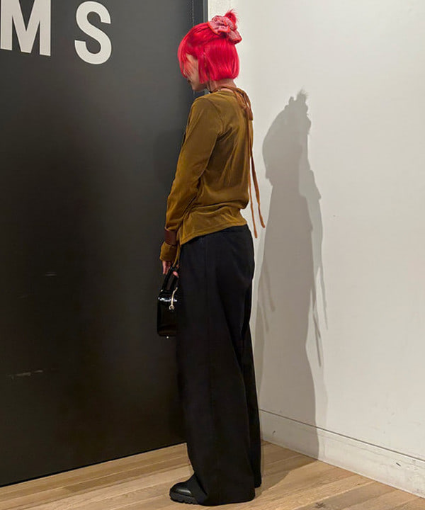 佐藤 亜美さんの「BEAMS WOMEN｜フロッキー レースアップ トップス」を使ったコーディネート