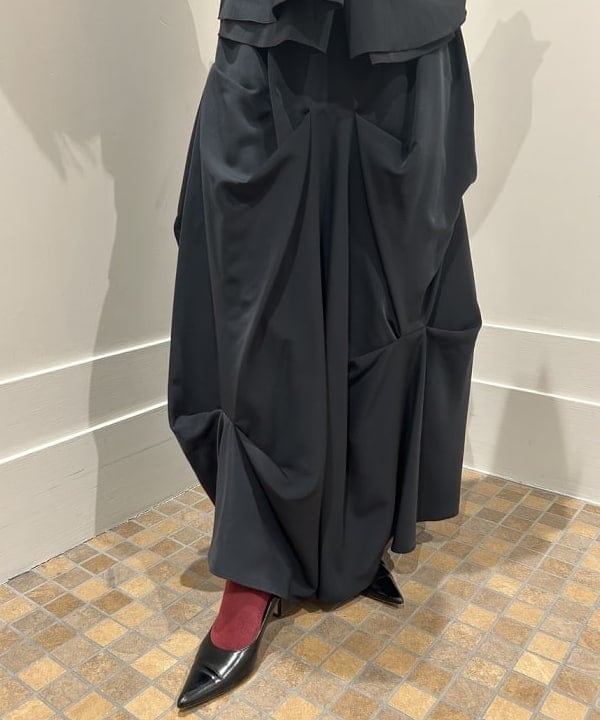 大槻 まひろさんの「BEAMS WOMEN｜ランダム タック ボリューム スカート」を使ったコーディネート