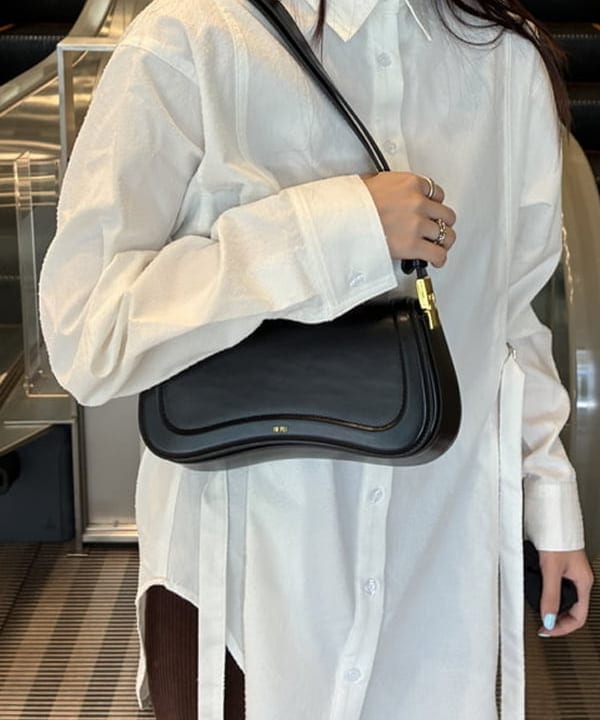 amiriさんの「BEAMS WOMEN｜GHOSPELL / Beth Oversized Shirt」を使ったコーディネート