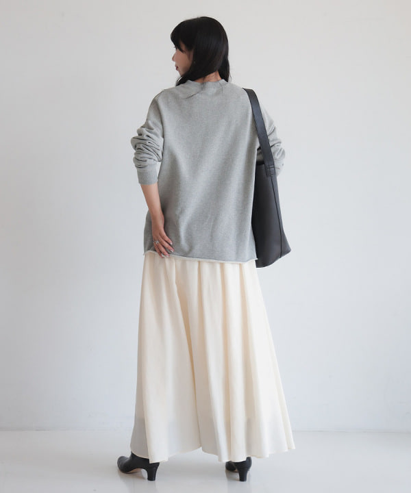 中丸　栞さんの「BEAMS WOMEN｜レザー ワンハンドル バッグ」を使ったコーディネート