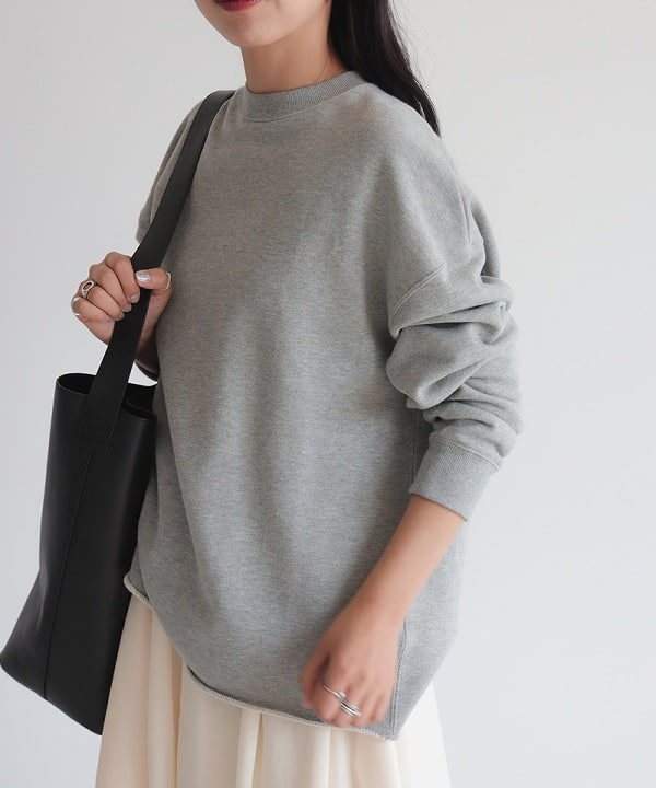 中丸　栞さんの「BEAMS WOMEN｜レザー ワンハンドル バッグ」を使ったコーディネート