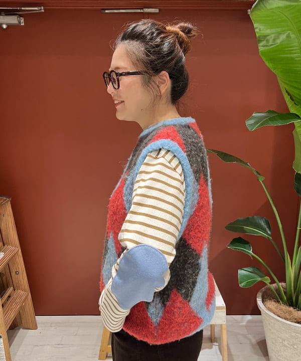 エノモト アミさんの「BEAMS WOMEN｜コード フレア パンツ」を使ったコーディネート