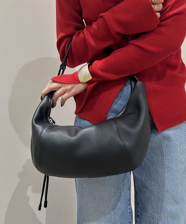 大槻 まひろさんの「BEAMS WOMEN｜upper hights / THE CECILIE FLOW デニムパンツ」を使ったコーディネート