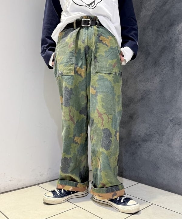 yokoyama shionさんの「BEAMS WOMEN｜BUZZ RICKSON'S / MITCHELL PATTERN CAMOUFLAGE TROUSERS CIVILIAN MODEL」を使ったコーディネート