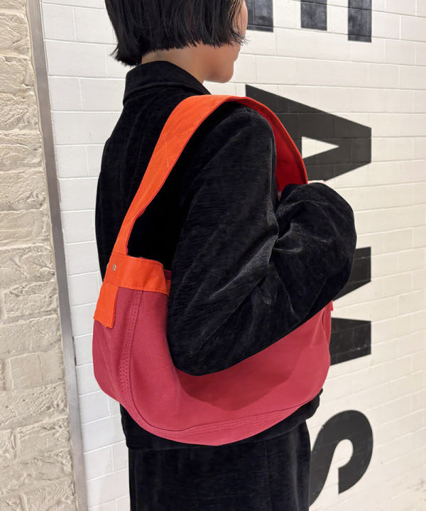 amaさんの「BEAMS WOMEN｜ニュースペーパーバッグ ミニ」を使ったコーディネート