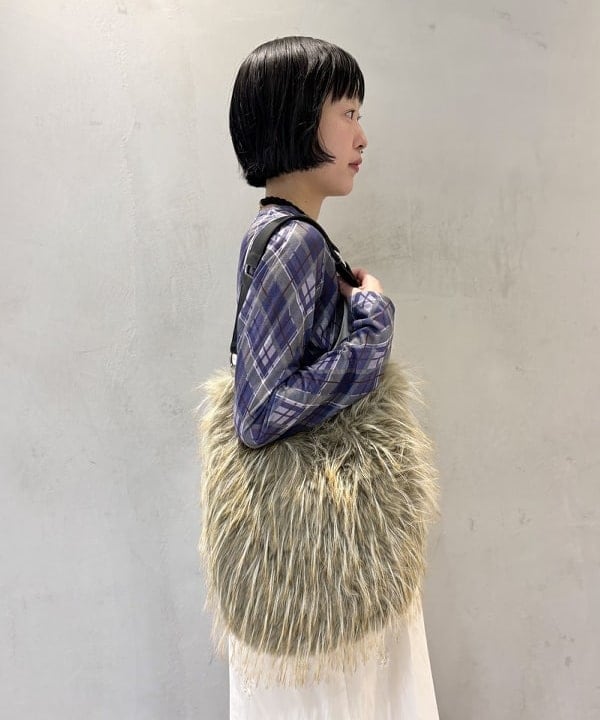 amaさんの「BEAMS WOMEN｜ロング ファー バッグ」を使ったコーディネート