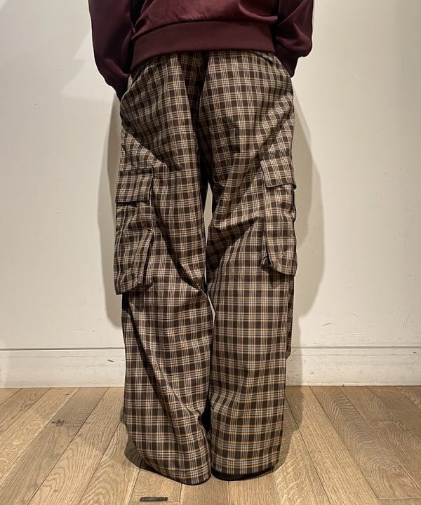 BANさんの「BEAMS WOMEN｜チェック カーゴ パンツ」を使ったコーディネート