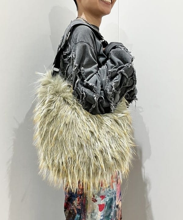 土田 達也さんの「BEAMS WOMEN｜ロング ファー バッグ」を使ったコーディネート