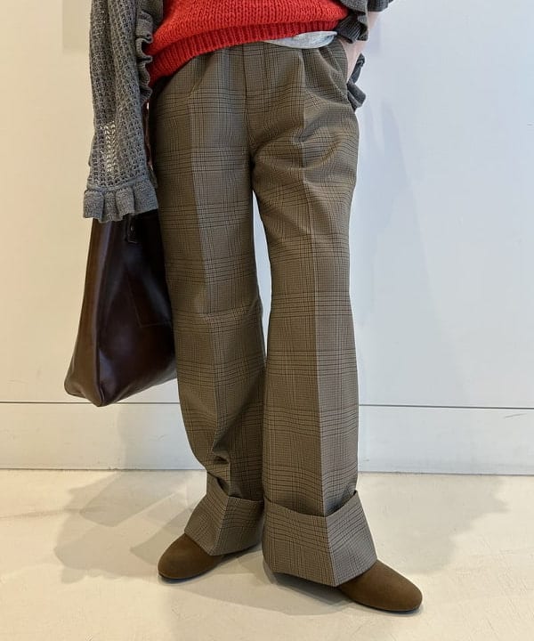 イシイ サオリさんの「BEAMS WOMEN｜ハンド レザー バッグ」を使ったコーディネート