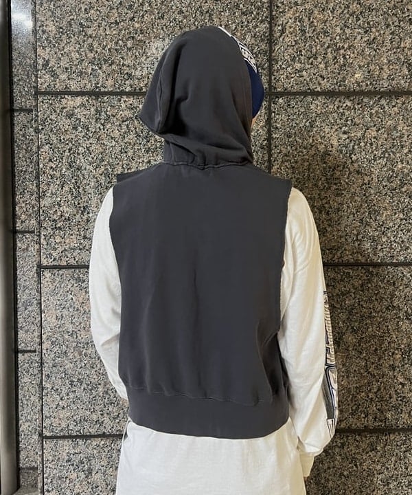 ムファサさんの「BEAMS WOMEN｜スウェット フルジップ パーカー ノースリーブ」を使ったコーディネート