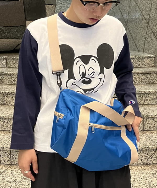 赤羽 花さんの「BEAMS WOMEN｜【別注】Champion / ミッキーマウス / フットボール Tシャツ」を使ったコーディネート