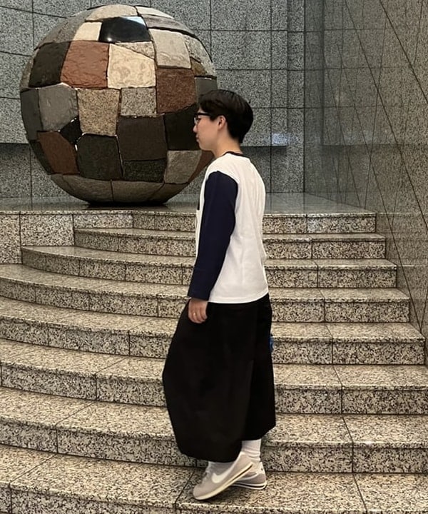 赤羽 花さんの「BEAMS WOMEN｜【別注】Champion / ミッキーマウス / フットボール Tシャツ」を使ったコーディネート