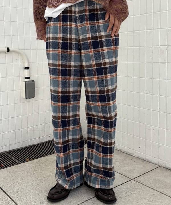 み　う　ちさんの「BEAMS WOMEN｜【別注】Champion / ミッキーマウス / フットボール Tシャツ」を使ったコーディネート