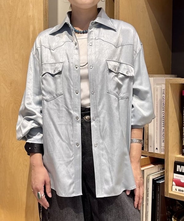 吉野 多恵さんの「BEAMS WOMEN｜サテン ウエスタン シャツ」を使ったコーディネート