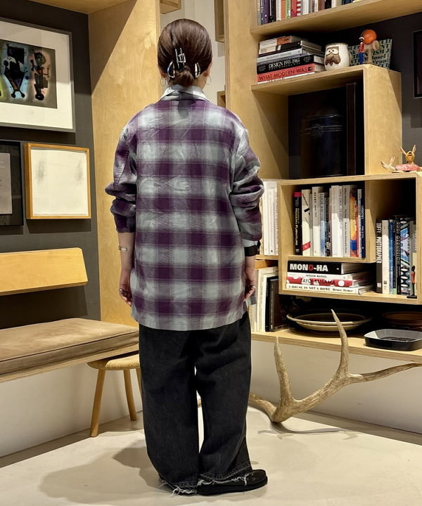 吉野 多恵さんの「BEAMS WOMEN｜サテン ウエスタン シャツ」を使ったコーディネート