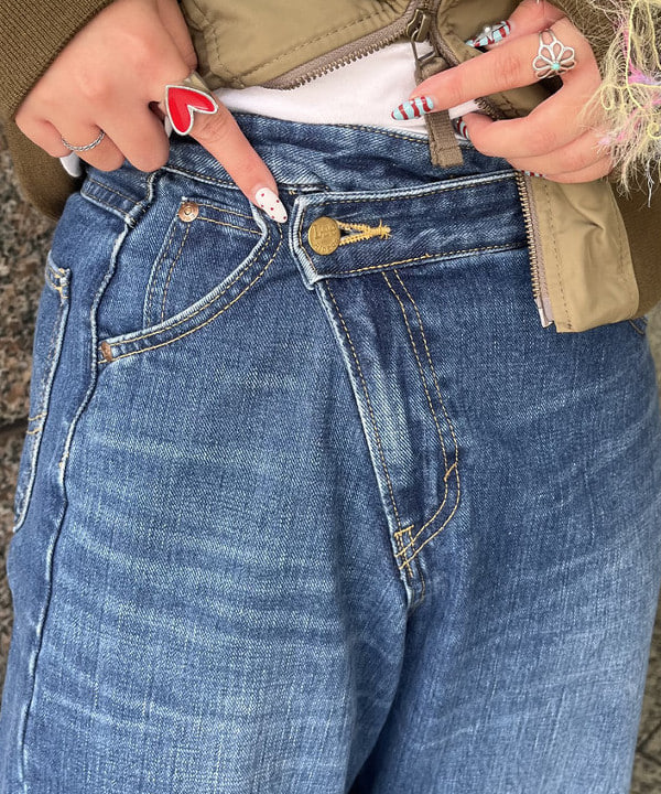 あゆさんの「BEAMS WOMEN｜デタッチ スリーブ ミリタリー ブルゾン」を使ったコーディネート