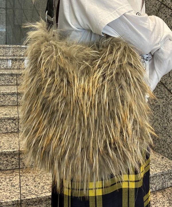 amiriさんの「BEAMS WOMEN｜O’NEIL OF DUBLIN / ウール ナローベルト キルトスカート」を使ったコーディネート