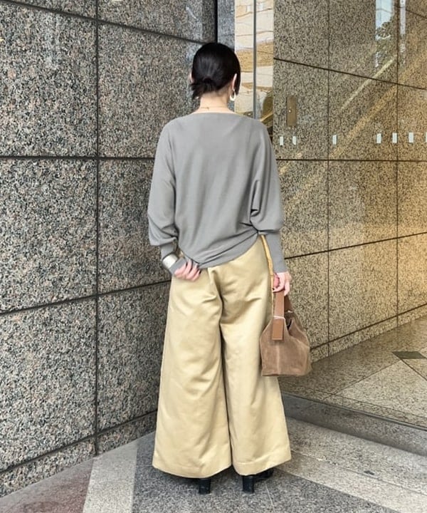 大槻 まひろさんの「BEAMS WOMEN｜ボートネック レディ ニット .M」を使ったコーディネート