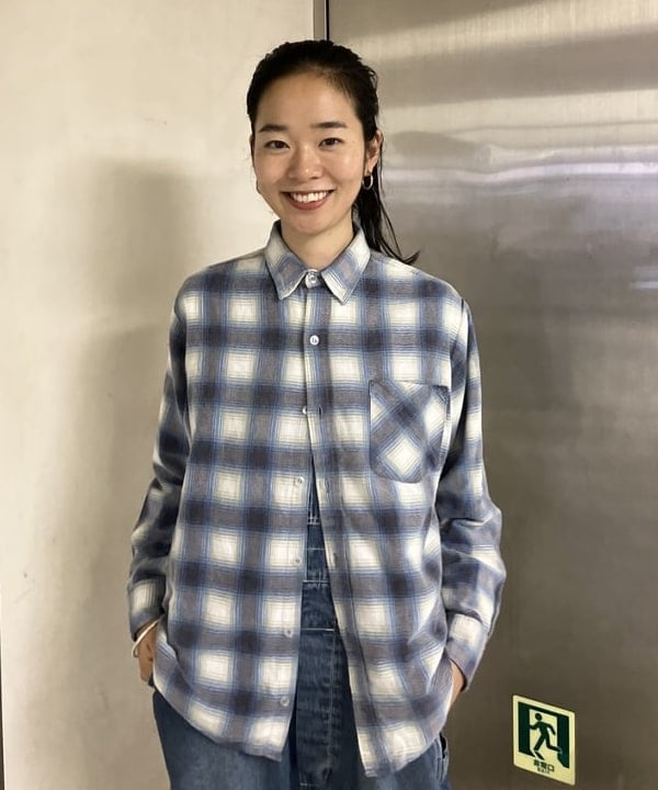 津藤 理佐子さんの「BEAMS WOMEN｜【別注】BIGMAC / リペア オーバーオール▲」を使ったコーディネート