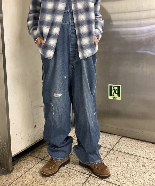 津藤 理佐子さんの「BEAMS WOMEN｜【別注】BIGMAC / リペア オーバーオール▲」を使ったコーディネート