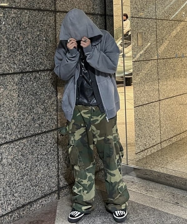 ムファサさんの「BEAMS WOMEN｜ワイドショートフィット フェード フルジップ フーディー」を使ったコーディネート