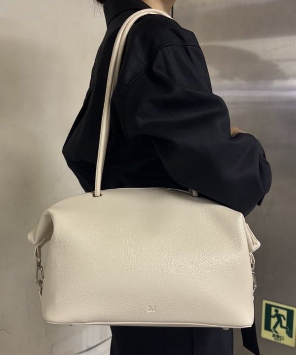 野村 美紅さんの「BEAMS WOMEN｜AK+1 / シルク コットン 丸胴 プルオーバー」を使ったコーディネート