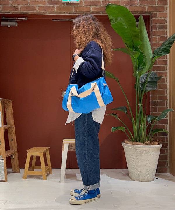 エノモト アミさんの「BEAMS WOMEN｜【別注】THE BOOKSTORE / YALE スウェット 25FW」を使ったコーディネート