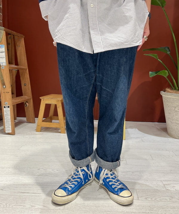 エノモト アミさんの「BEAMS WOMEN｜【別注】THE BOOKSTORE / YALE スウェット 25FW」を使ったコーディネート