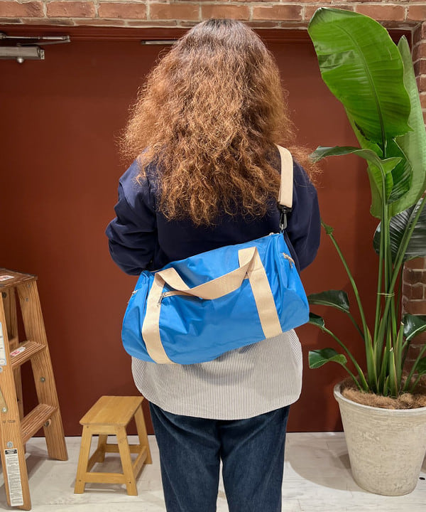 エノモト アミさんの「BEAMS WOMEN｜【別注】THE BOOKSTORE / YALE スウェット 25FW」を使ったコーディネート