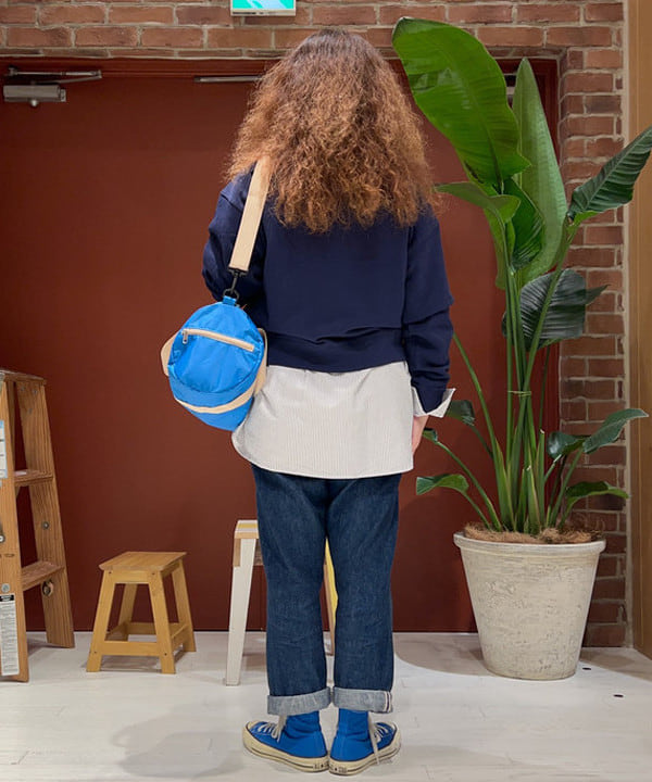 エノモト アミさんの「BEAMS WOMEN｜【別注】THE BOOKSTORE / YALE スウェット 25FW」を使ったコーディネート