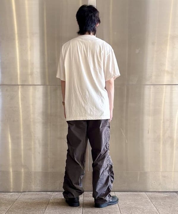 うえきんぐさんの「ワイドストレートフィット パッカリング イージーパンツ」を使ったコーディネート