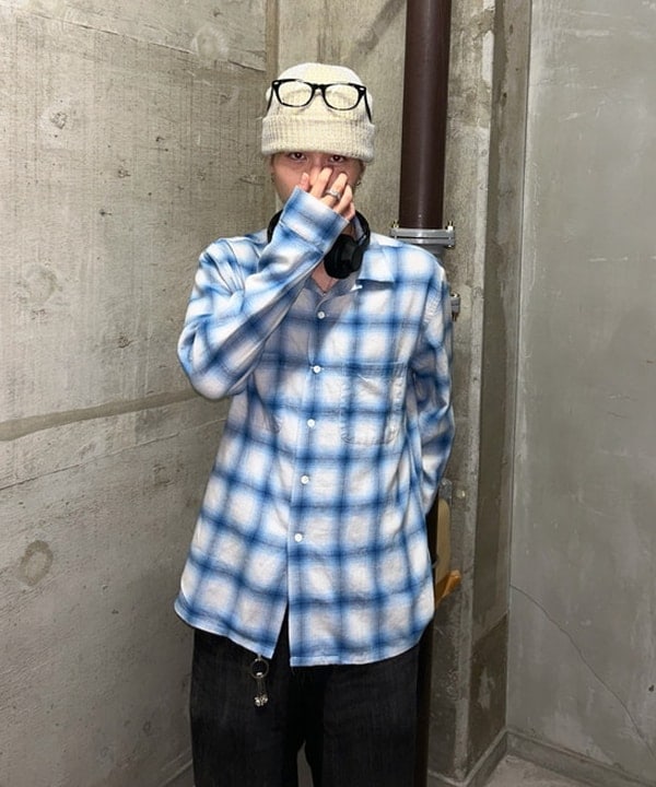 大野 滉太さんの「BEAMS WOMEN｜Open Collar Ombre」を使ったコーディネート