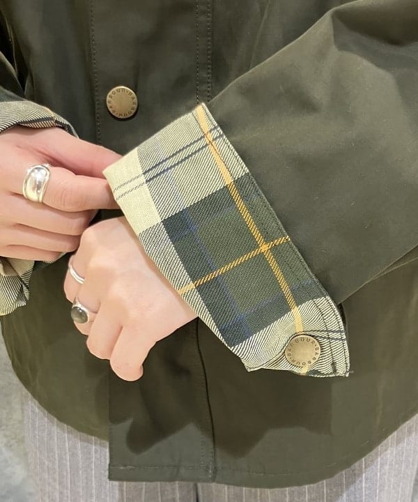 OSUMIさんの「BEAMS WOMEN｜【別注】Barbour / TRANSPORT ジャケット」を使ったコーディネート