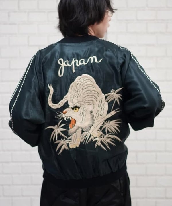 SUDOさんの「BEAMS WOMEN｜【別注】Gramicci / シャイニーナイロン 6ポケットパンツ」を使ったコーディネート