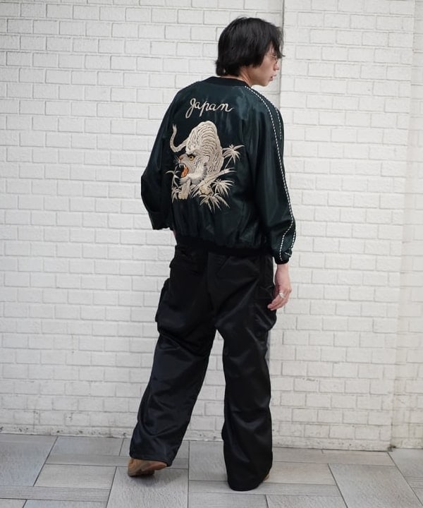 SUDOさんの「BEAMS WOMEN｜【別注】Gramicci / シャイニーナイロン 6ポケットパンツ」を使ったコーディネート