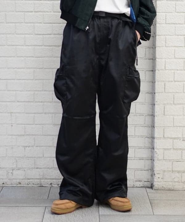 SUDOさんの「BEAMS WOMEN｜【別注】Gramicci / シャイニーナイロン 6ポケットパンツ」を使ったコーディネート