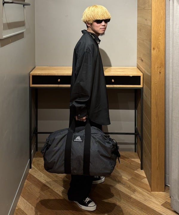 三宅 康平さんの「BEAMS WOMEN｜【別注】GREGORY / DUFFEL BAG M RIPSTOP」を使ったコーディネート