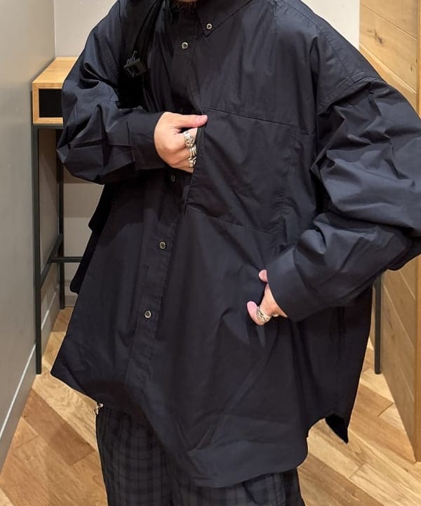 三宅 康平さんの「BEAMS WOMEN｜ABLE CARRY / Daily Plus Cordura re/cor 1000D Black」を使ったコーディネート