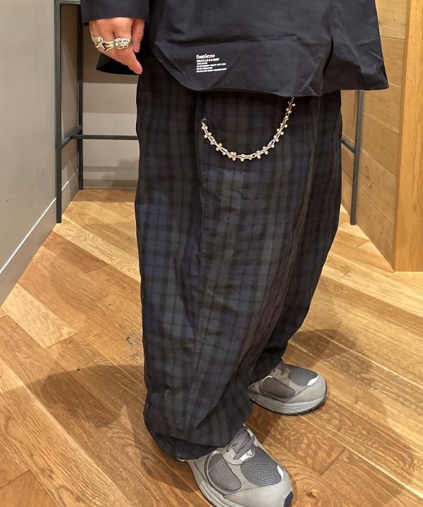 三宅 康平さんの「BEAMS WOMEN｜ABLE CARRY / Daily Plus Cordura re/cor 1000D Black」を使ったコーディネート